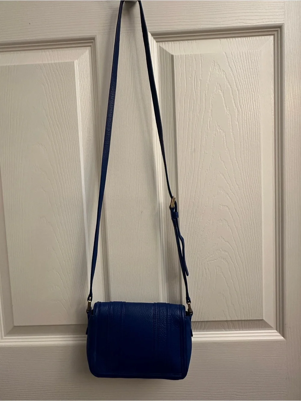 Tory Burch EUC Cobalt Pebbled Leather Crossbody with Gold Logo